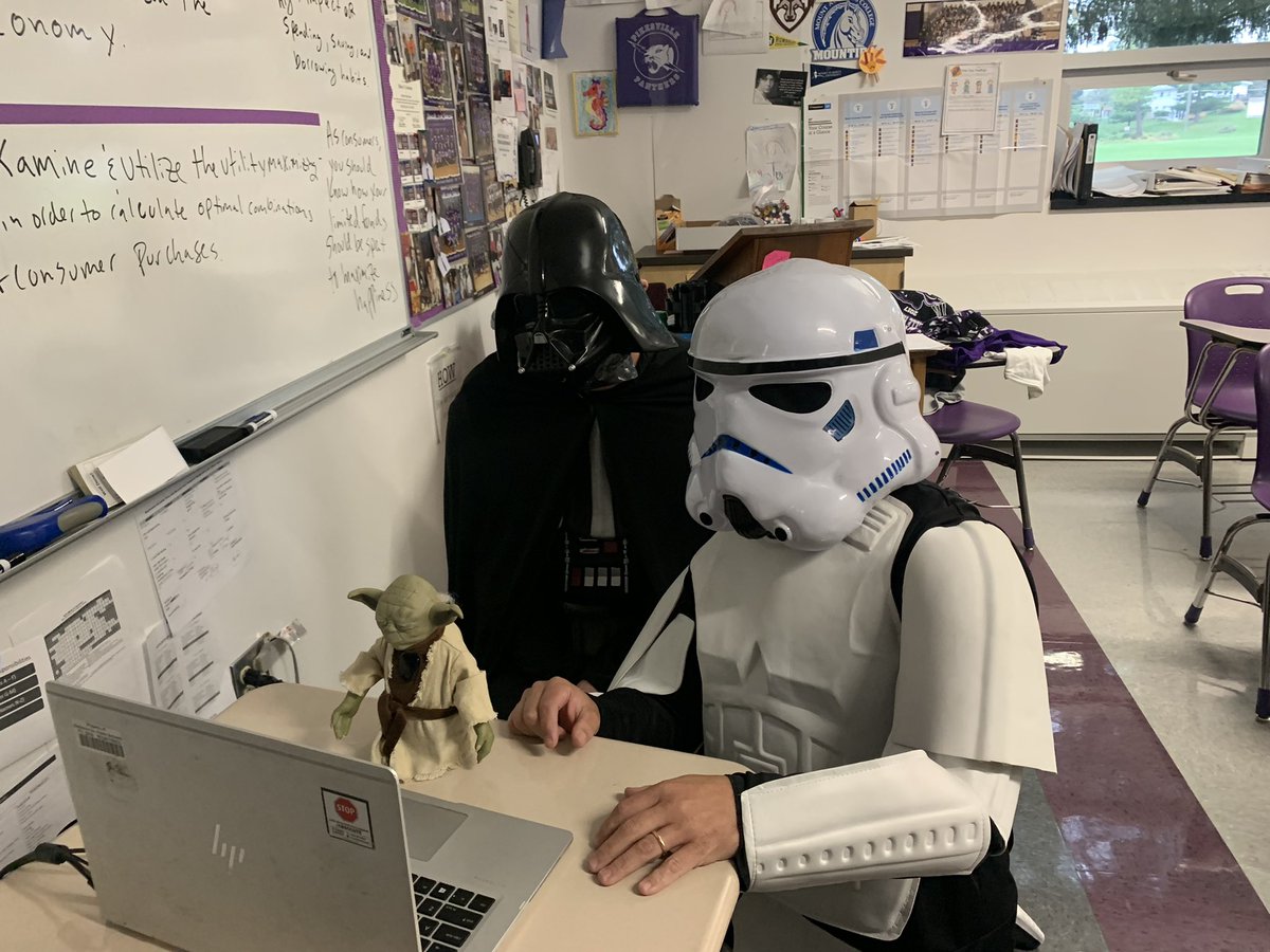 PikesvilleHS's tweet photo. Comic-con Wednesday! #PHSSpiritWeek https://t.co/p1SR3gKf9r