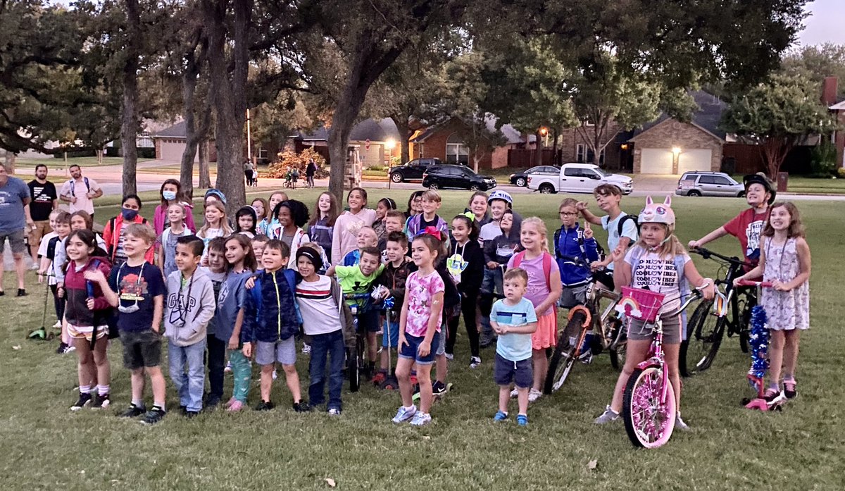 crscott123's tweet photo. What a great way to kickoff the day! I got to #walkandroll to school with this amazing crew! #GESshineon https://t.co/cqMv7nm5p5