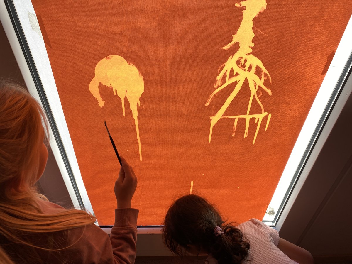 kerry_paron's tweet photo. Painting with oil and light. "It is like magical. Like a waterfall. Like a shooting star." Exploring materials. Intentional and accidental beauty. #kindergarten #freeflow #HWW @Fleamarketmummy @SwissHill66 @Blinkingnora1 @horofraser @JB_Rowe @OrdinaryPeepal https://t.co/P2nnx6DSK6