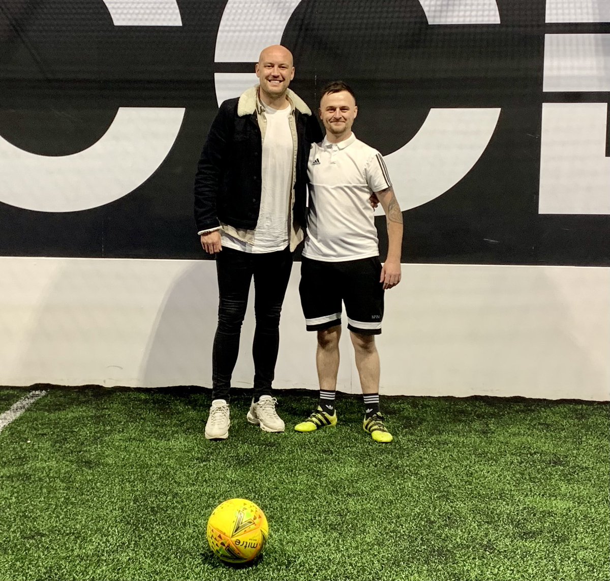 kickaboutfcshef's tweet photo. Look who paid us a visit tonight! Thanks for spending time with us tonight, see you again soon? #RUFC #themillers #ryancresswell https://t.co/cKkLTBRw4v