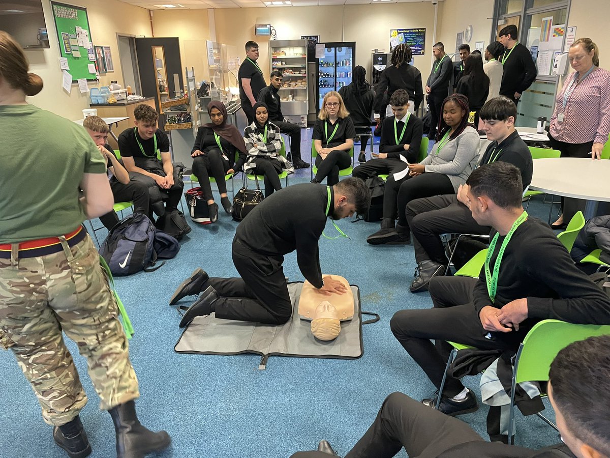 ExcelsiorColle1's tweet photo. Wow in just 4 weeks:
💻Chrome books scheme for all 6th form students ✅
🤗Team building day ✅
⛑All 6th form students first aid trained ✅
👩‍💻Apprenticeship workshops for all✅
🎓Encounters with university✅
💰Managing budget workshop✅ #lifeskills
@NewcastleUXL1 @NorthumbriaUni https://t.co/FEYUmsqk1B
