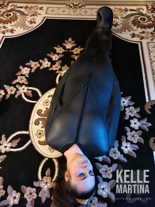 sleeping on the job (in a neoprene sleepsack) https://t.co/51FzTdSPlT<a href="/tag/thekellective"class="tags"><span>#thekellective</span></a>