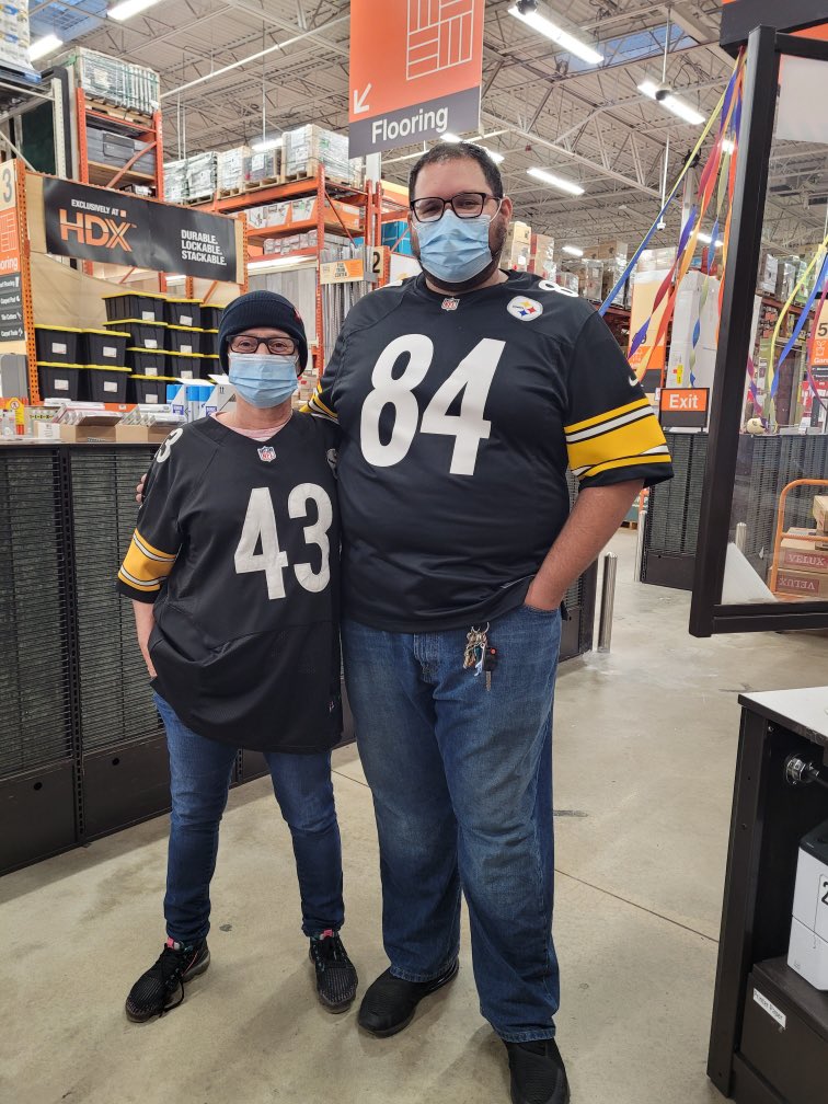 ErinEvansTHD's tweet photo. Celebrating #CAM2021 in Store 0930! Today is twin day! 😎 @c_oneill0930 @dave69781628 @OmarLopezTHD @TomDolgos @wilkie_cindy @bthompson17 @mccormick138 https://t.co/VhFNwS9pJt