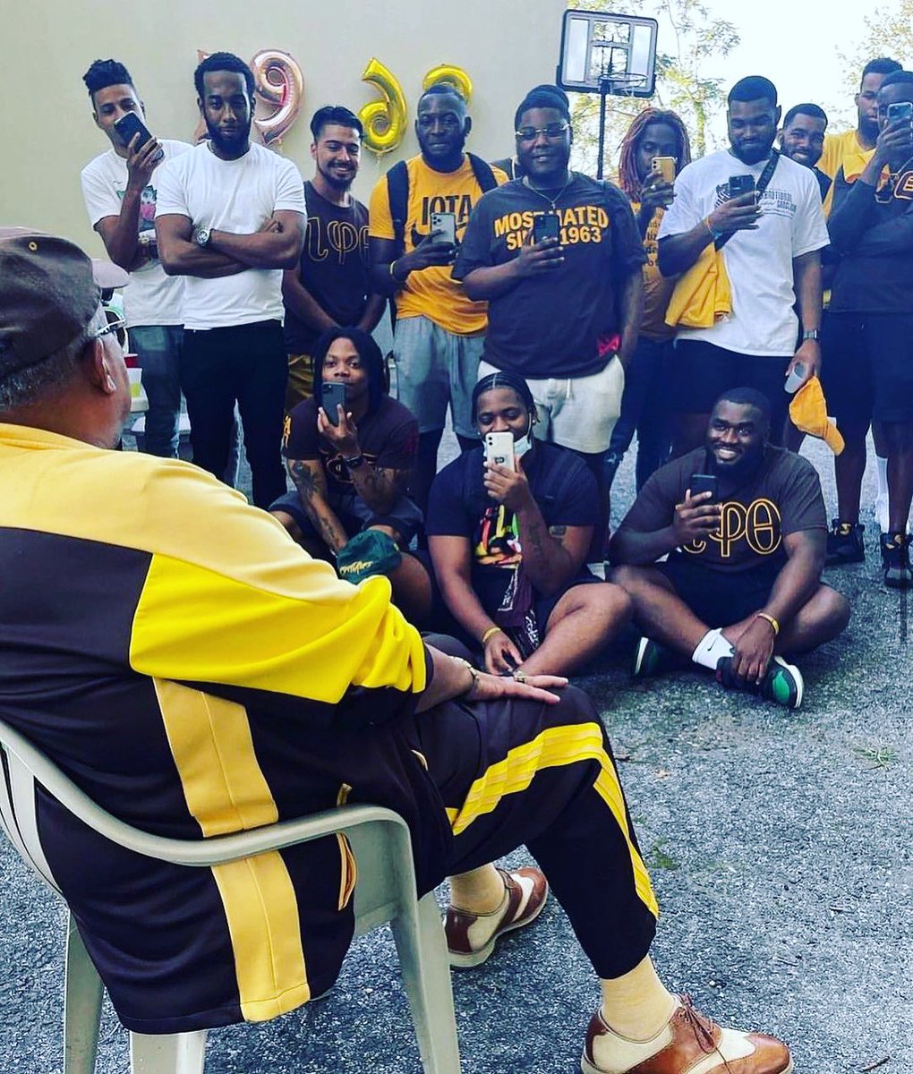 MizzouIotas63's tweet photo. Not many people in the D9 today can say they’ve had the chance to literally sit at the feet of one of their Founders and absorb their knowledge with awe. This is one of the many special things about being a brother of Iota. OW OW🏹🟤🟡 pictured here: Founder Spruill
#IPT63 https://t.co/oXowHPKMMI