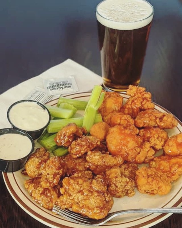 UGrille's tweet photo. Wings &amp; Yuengs 5-9!

10 boneless wings for $6 or 10 bone-in wings for $12! Yuengling Pints are $2.50! 

Feat. Sauces tonight are buffalo ranch, habanero honey, and roasted chipotle garlic BBQ. Try them all!

Wings are available to-go as well. 

See you at wing night! https://t.co/L4ltUILCBn