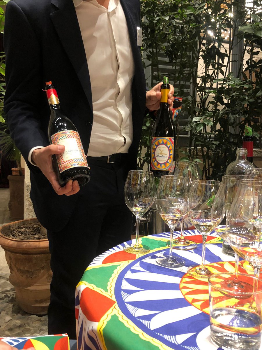 WineNewsIt's tweet photo. #Altamoda e #grandivini ancora insieme in #Milanowineweek2021 … come la speciale #degustazione di #Isolano 2019 e #Cuordilava 2017 di @DonnafugataWine, con la creatività di @dolcegabbana, in Corso Venezia. Una #partnership tra due #eccellenze del buono e bello del #madeinItaly https://t.co/5YNbaTaHJ2