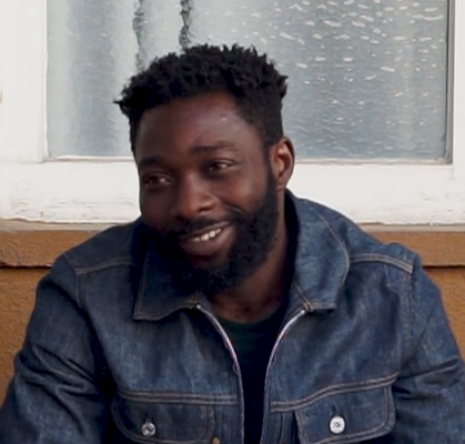 In der #Freiburg|er LEA wurde Quashie festgenommen und anschließend nach 7 Jahren in Europa nach #Ghana abgeschoben. Er war einer der Kläger gegen die Hausordnung der Erstaufnahmelager, die gegen Grundrechte verstößt. <a href="/ourvoicerdl/">Our Voice</a> ruft zu Spenden auf. rdl.de/beitrag/spende…