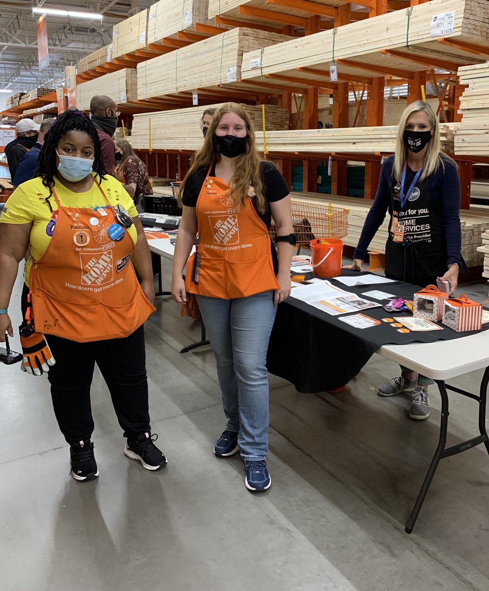 TComfortHVAC's tweet photo. Awesome day for PK poker with team2️⃣8️⃣4️⃣7️⃣ 🤩♠️❤️ Great to meet you all &amp; thanks RJ Leslie for sharing your amazing find! 👏🏻👏🏻 😎#PKpoker #proudpartners #HVACisback2021 @THDhvac @CampSweenScott @john_haussner https://t.co/gEZYpzLZe6