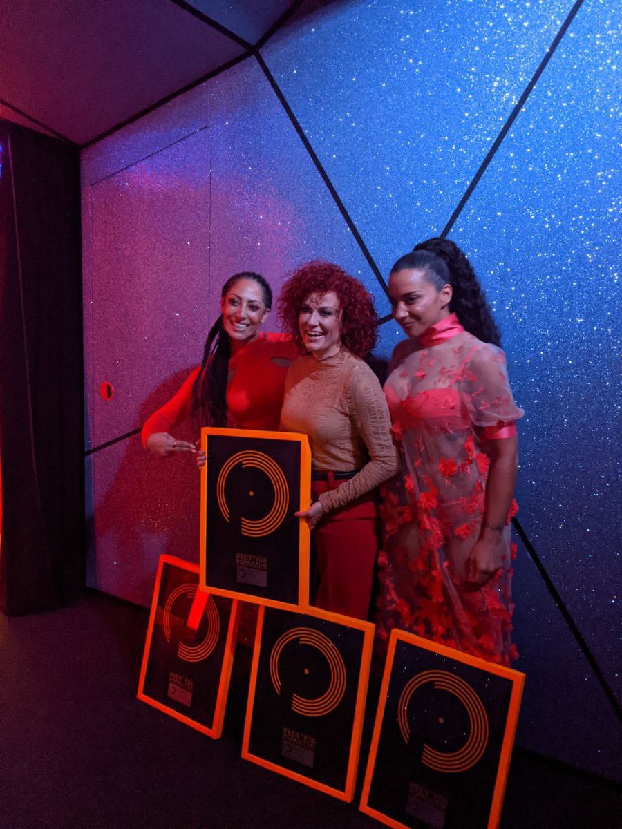 I Wanna be daylight in your eyes …. 🥁 Der Preis für das #Lebenswerk geht an die #NoAngels ❣️

#pfp #pfp2021 #Gänsehaut #lucydiakovska #jessicawahls #sandymoelling #nadjabenalssa