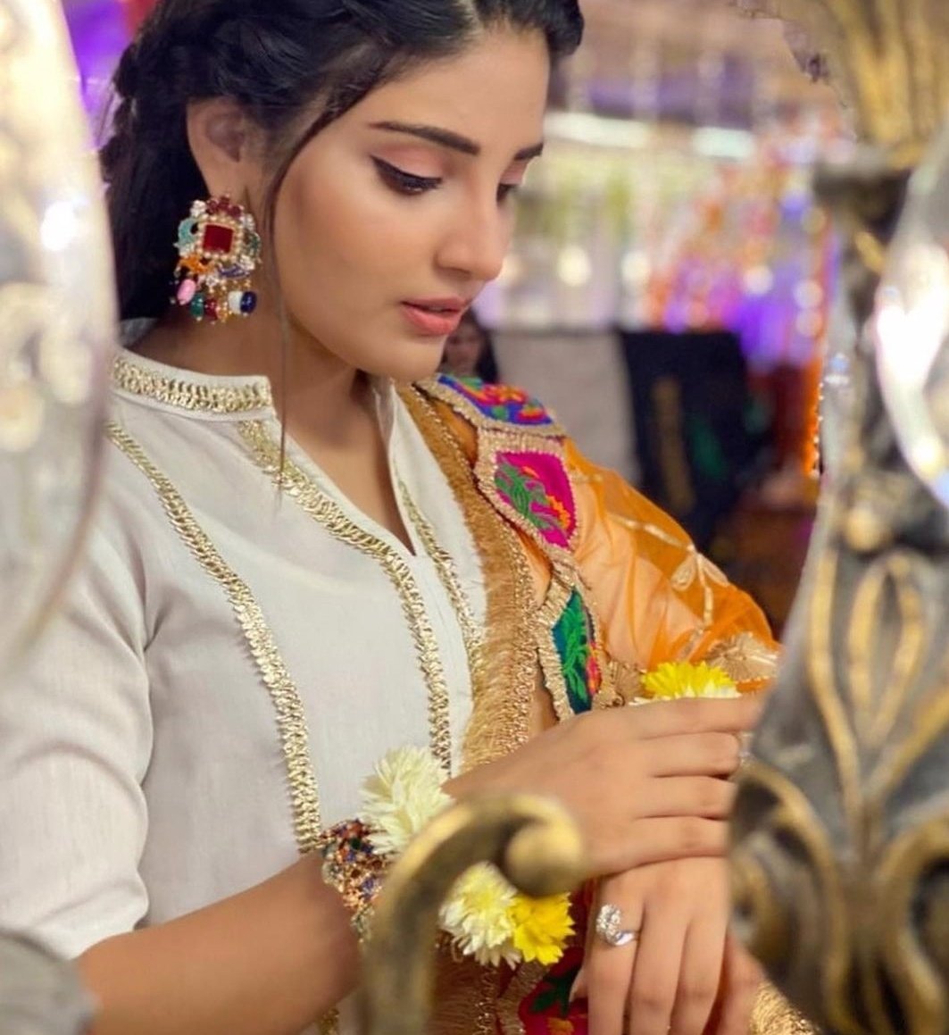 TheDimpi's tweet photo. Couples For Last Epi, ❤️🖤
Mahpara and Rayed 🖤😍🔥
Sara and Salar 💖⭐
Bechari Asma ka Aakhir Qusoor kiaa tha.? 🥺💔🙄
#Mahpara #Rayed #Mahyed
#SeharKhan #AliAnsari
#AsimMehmood #Tanyahussain
#Salar #Sara
#EllieZaid #Asma
#RangMahal #RangMahalDrama #GeoEntertainment https://t.co/8wZkx9Fxvw