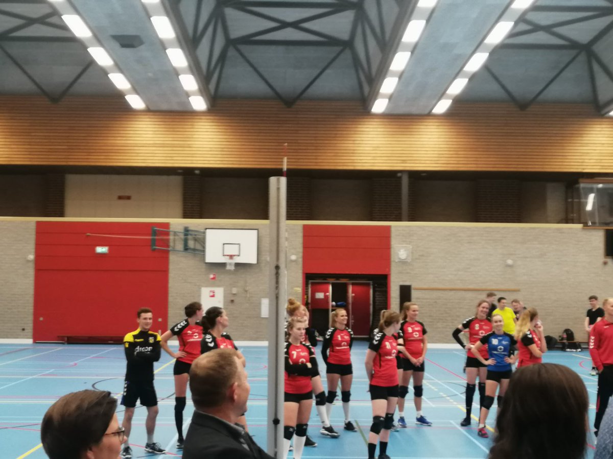 cdarheden1's tweet photo. Vanavond waren wij bij de kick-off in verband met de WK Volleybal voor vrouwen in 2022 dat in onder andere in Gelderland wordt gehouden. Onze gemeente ontvangt Japan en verzorgt het onderkomen. Veel informatie gekregen en er zijn ideeën opgehaald. https://t.co/CVnvUrrIn3