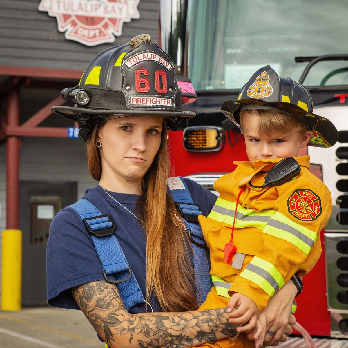 firedogphotos's tweet photo. Mean-Mugging With Mom.
@WomenOf911 @TulalipF @TulalipNews @Brooke_Pinkk @chief_miller_ #firemom #firewomen #firefighter #juniorfirefighter #tulalip https://t.co/0Q0OUzWiLF