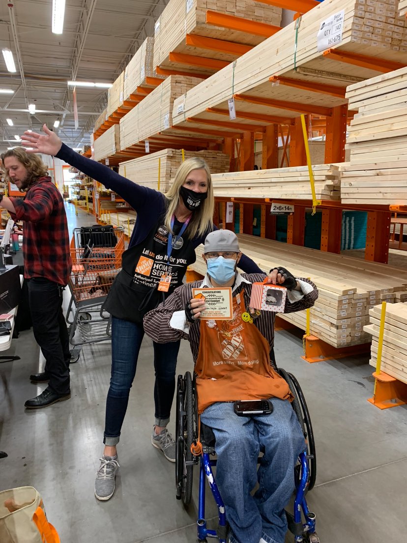 TComfortHVAC's tweet photo. Nice day to surprise John kudja with his award and cupcake today!! 🧁👏🏻👏🏻 Thanks for the sweet sale!! You rock!! 👏🏻👏🏻🤩🧁#cupcakes4cash #proudpartners #HVACisback2021
@THDhvac @CampSweenScott @john_haussner https://t.co/nqMAj6R5vP