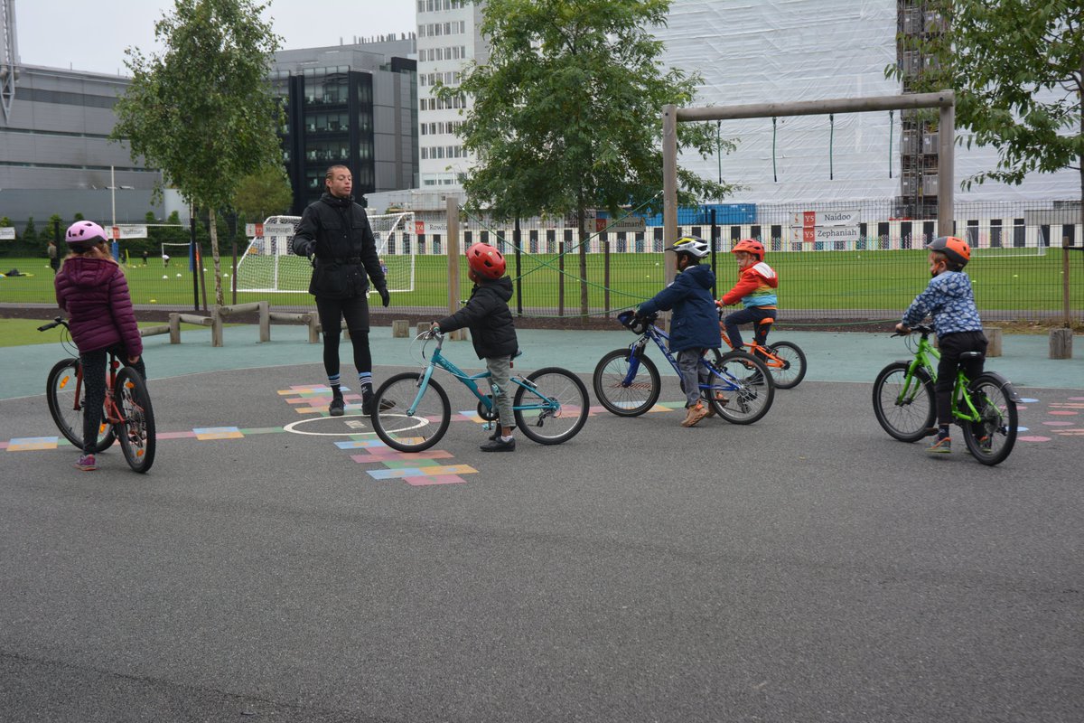 Thanks @LBHF for now funding cycle training for children. We had two days of training at @arkBDA_primary recently as part of the Burlington Danes Family Cycle Library project. 23 parents + children trained thanks to instructor Niall from @Bikeworksuk. #walkcycleldn @GroundworkLON