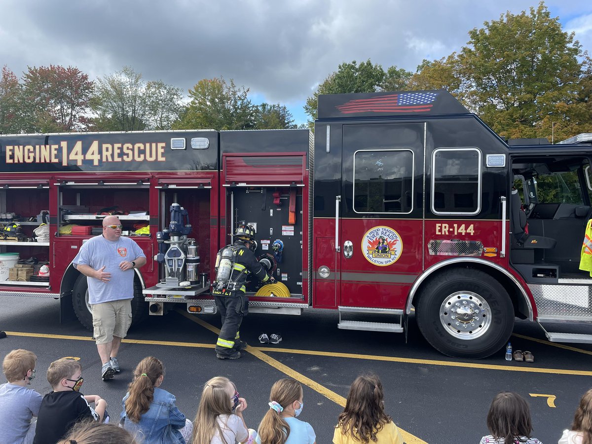 GC3rdGrade's tweet photo. At fire prevention students learned that they should have a meeting place and sleep with their door closed. Thank you Bspa fire department! https://t.co/wvoILeaWC5