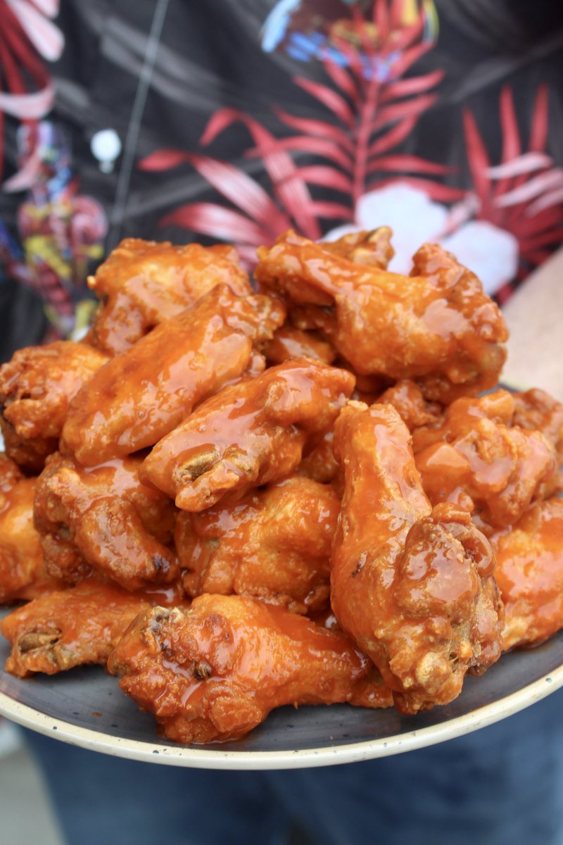 WingsofNewYork's tweet image. You walk in and see this - wyd? 😎

#wingwednesday #chickenwings #buffalowings #saucy #hotwings