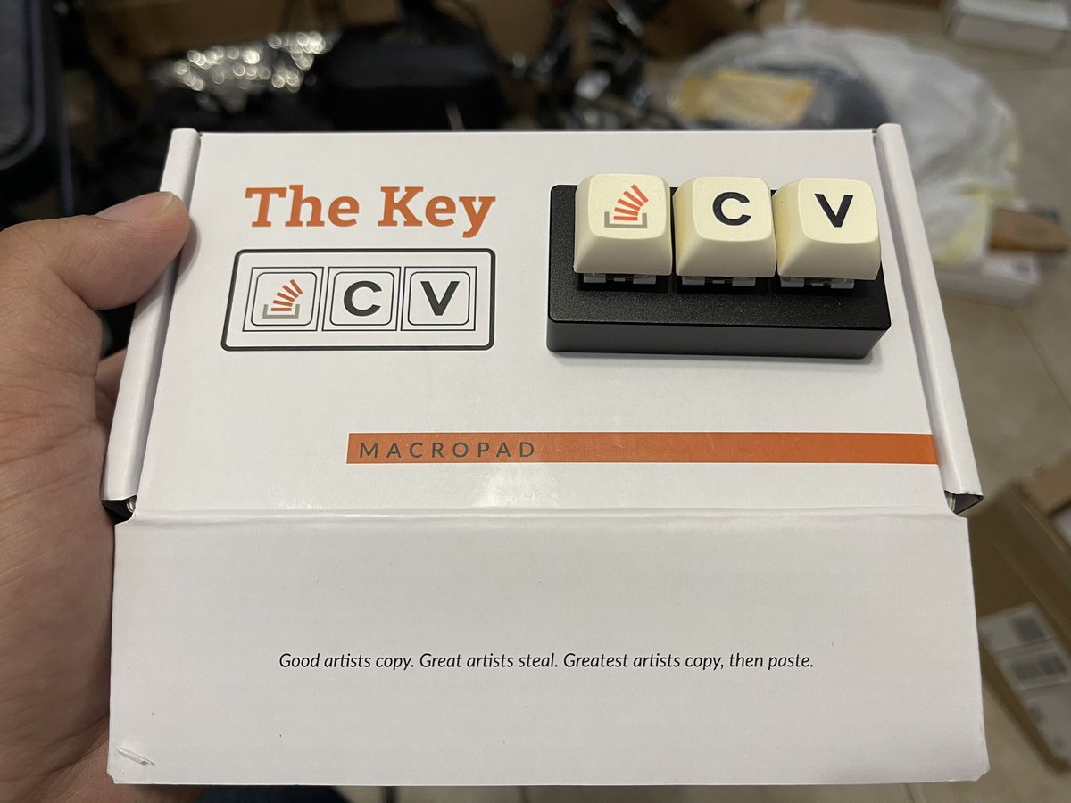 ElectronicsbyJH's tweet photo. Incredible 😂🤣 @StackOverflow @Massdrop https://t.co/ONF6h5UnDm