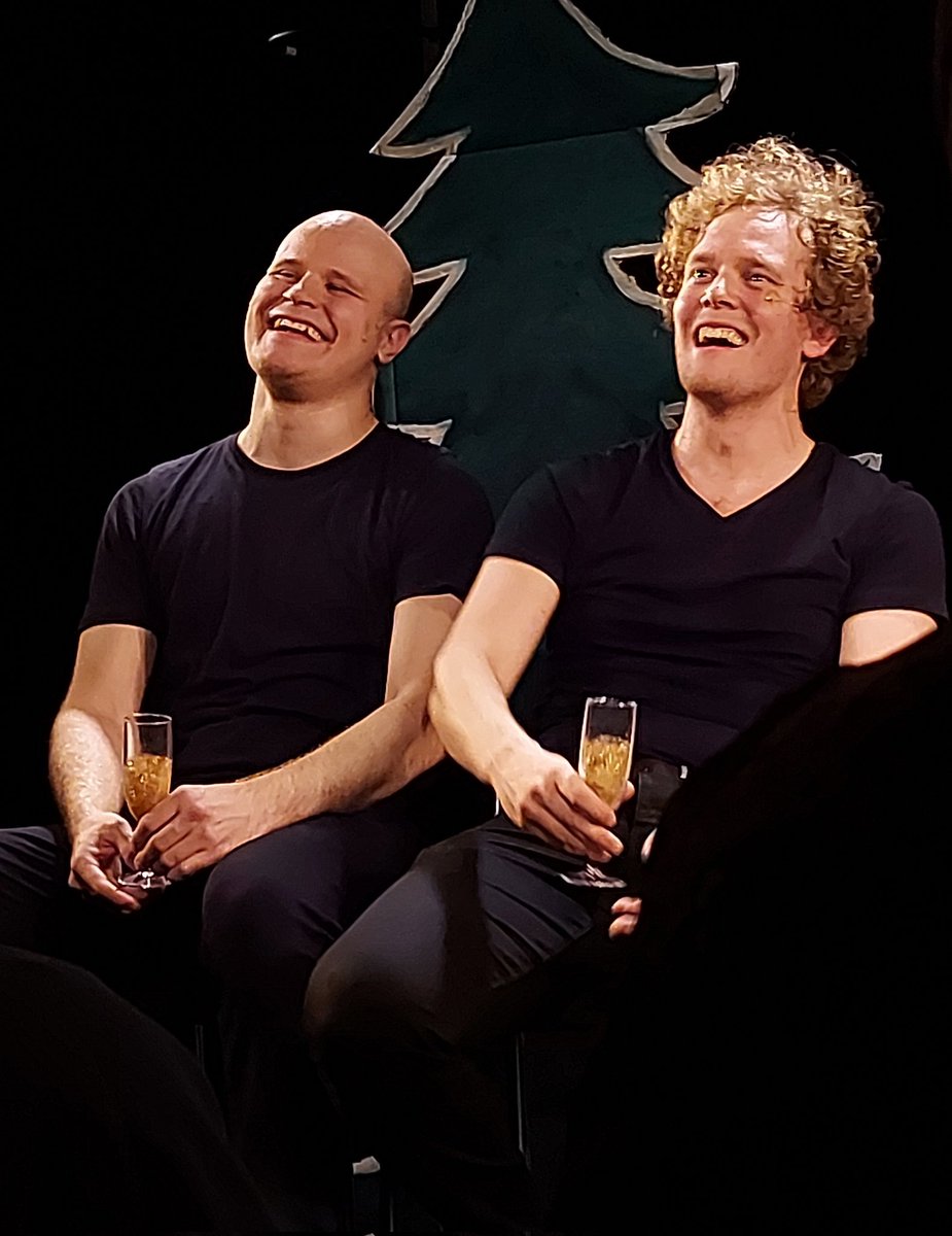 katri_leikola's tweet photo. Nyt kyllä! #BaritonienKosto oli ihan superhyvä esitys. Sai nauraa kippurassa ja viihtyä. 

Kiitos huippulahjakkaat baritonit Panu ja Osku sekä wannabe-baritoni Jukka ja @TampereTeatteri Menkää katsomaan ❤ https://t.co/y4oXmoZO0h
