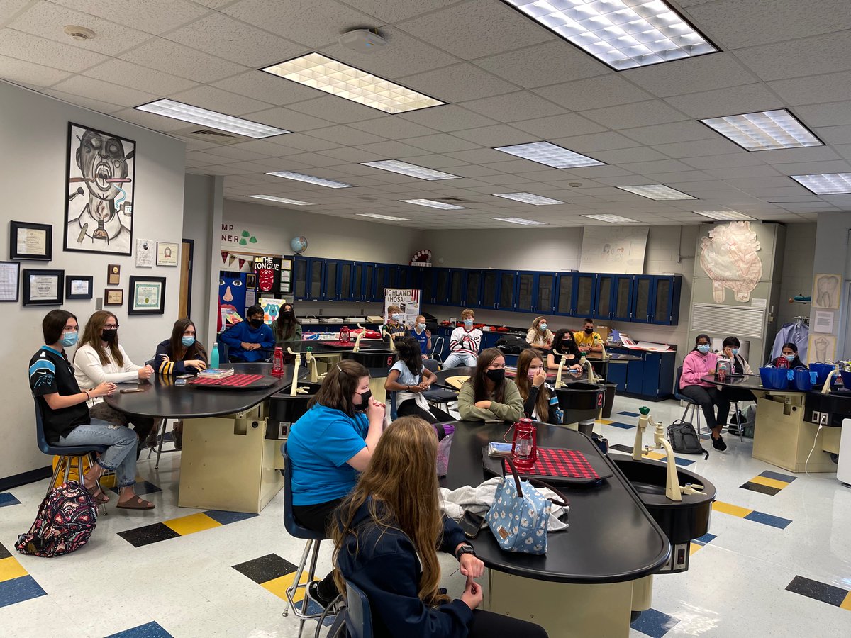 HSTHealthSci's tweet photo. Highland HOSA is popping into chapter monthly meeting. Preparing to register for regional leadership conference. 
@nc_hosa @GCSCTE @HighlandGaston @CTEforNC https://t.co/QqHB7fxk9m