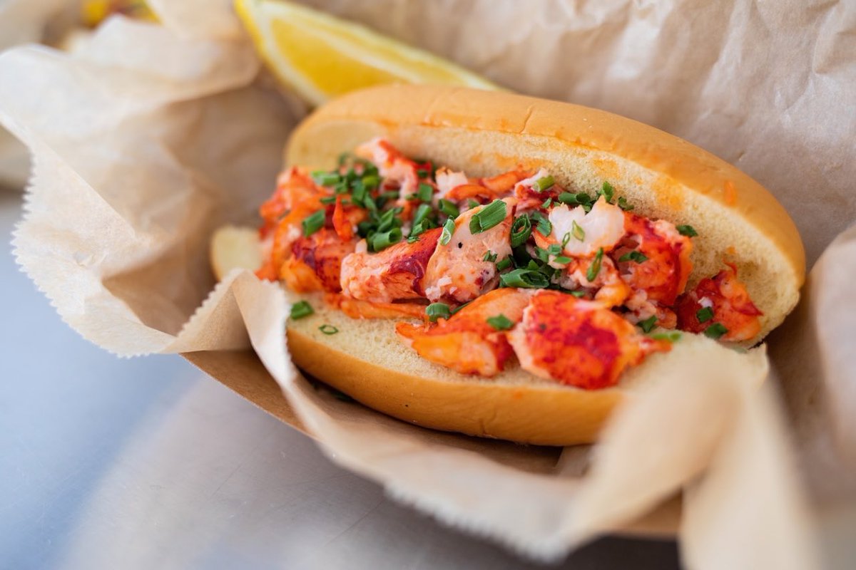 flibsofficial's tweet photo. #FLIBS2021 will deliver an incredible culinary experience that's sure to please every taste!  From hand-crafted burgers to fresh stone crab claws, we will have menu items for every craving. Bring your appetite, we promise you won't go hungry! 🦀 https://t.co/9hpJbFuHJH