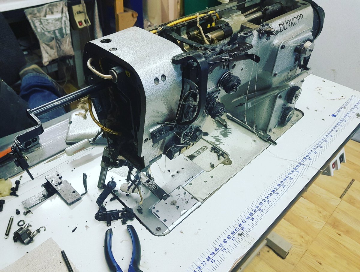 jayssmrs's tweet photo. Durkopp Adler 291 footlift bar removal, repair and reinstalled! As good as new 👌 #durkoppadler #upholstery #sewing #sewingmachinerepair #sewingmachineservice https://t.co/6MDO9FILCz