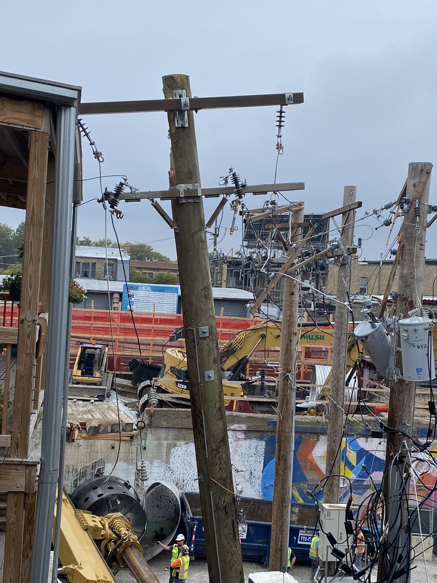 Crane collapses at Bryn Mawr CTA platform <a href="/Chicago_Scanner/">𝕮𝖍𝖎𝖈𝖆𝖌𝖔𝕾𝖈𝖆𝖓𝖓𝖊𝖗</a> <a href="/CWBChicago/">CWBChicago</a> <a href="/BlockClubCHI/">Block Club Chicago</a> @CPD1617Scanner Pictures