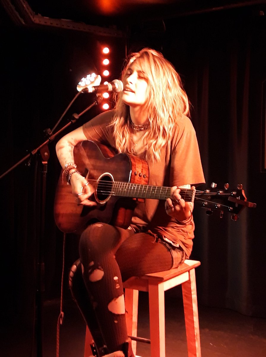 Stephanelive34's tweet photo. Document partagé par l’application Photos Paris Jackson Live Le Pop Up du Label Paris 05 octobre 2021 #Parisjackson #popupdulabel #livemusic @ParisJackson https://t.co/3Lcd5rZs9J