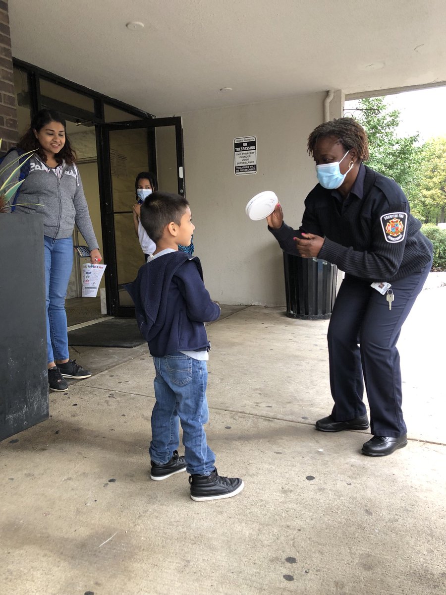BramptonFireES's tweet photo. Do you know the #SoundsofFireSafety #FirePreventionWeek @Caprent Thanks for joining us @ChiefBoyes Test your alarms tonight! ^FL 🚒 https://t.co/ANiLRzKP1l