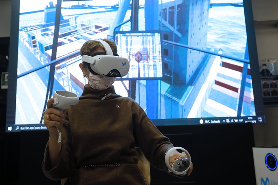 MovistarEmCL's tweet photo. Una nueva era ha comenzado. El primer laboratorio interregional de Chile, con “Experiencia 5G Movistar Empresas by Nokia", respaldados por @pucv_cl y @MTTChile. En esta instancia @yoysimulators nos conectó con Realidad Virtual inmersiva. Más en👉 https://t.co/YrfwljnwIg https://t.co/GV2JU0gnVl