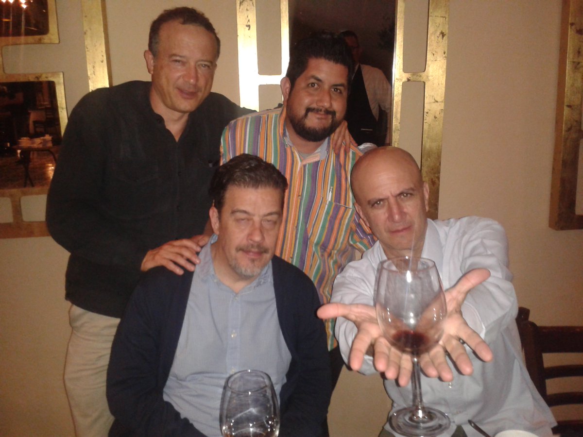 Erasmonoficial's tweet photo. En la cena de la #Conque2019
Con @Rochamonero , @paconavarre7e y @jisvagoimperial https://t.co/3t6xJ2jdnD
