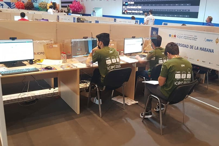 Estudiantes cubanos culminaron este miércoles su participación en la Final Mundial de Programación en Moscú, Rusia, con buenos resultados. Los estudiantes de <a href="/UHabana/">Universidad_Habana</a> y la <a href="/UOCuba/">Universidad de Oriente</a> compitieron con otras 117 formaciones y se posicionaron en No 69 del ranking mundial.<a href="/AlmaMater_Rev/">Revista Alma Mater</a>