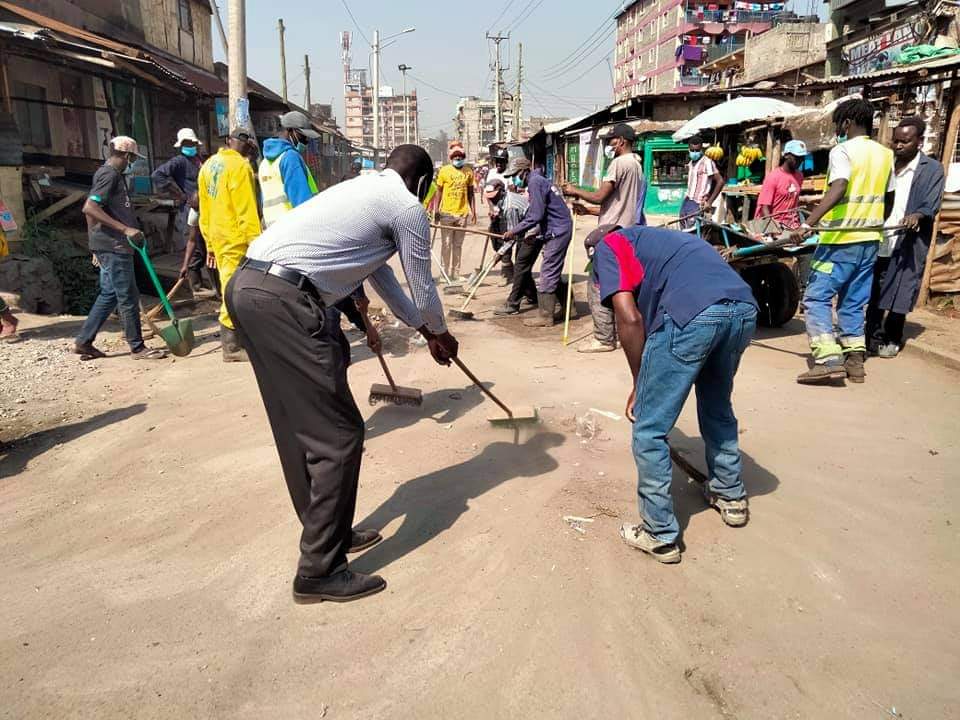 mpi_kenya's tweet photo. If you are working on something exciting that you really care about, you don’t have to be pushed. The vision pulls you. Thank you Huruma Police Station for participating in community work. @intalert @EqualAccessEA @LPI_voices #CohesiveCommunity
#CommunityPolicing https://t.co/dwoimZDJrx