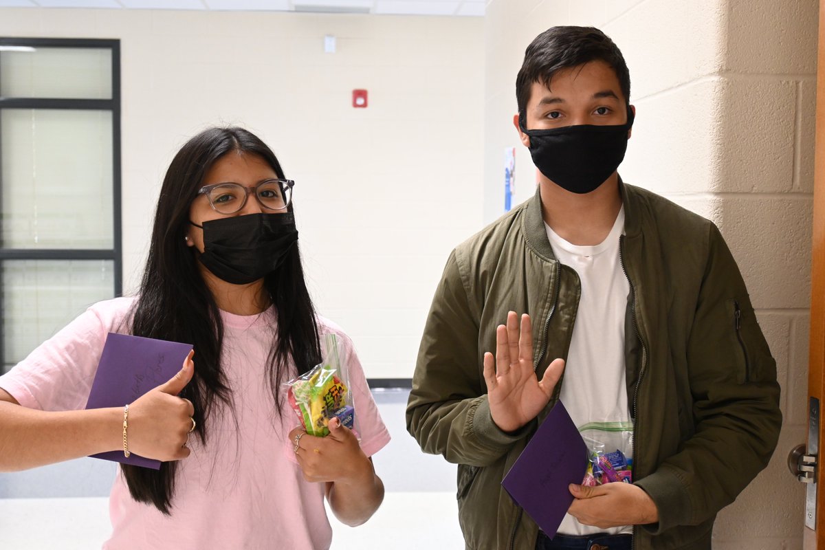 FblaOsborne's tweet photo. Advisers prepared candy bags and notes for all chapter members today. #FBLASpiritWeek @georgiafbla https://t.co/LFkAk2t8al