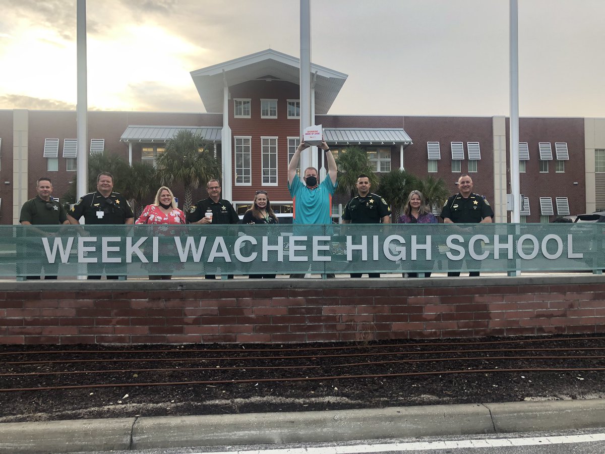 LoreAdessoEDU's tweet photo. Thank you to the HCSO deputies and Sargent Belmonte for assisting at WWHS as we implemented our new traffic pattern today!  We appreciate you!!  @wwhshornets @Ed_LaRose @WWHS_AP @HCSOSheriff https://t.co/fXrplvIOaP