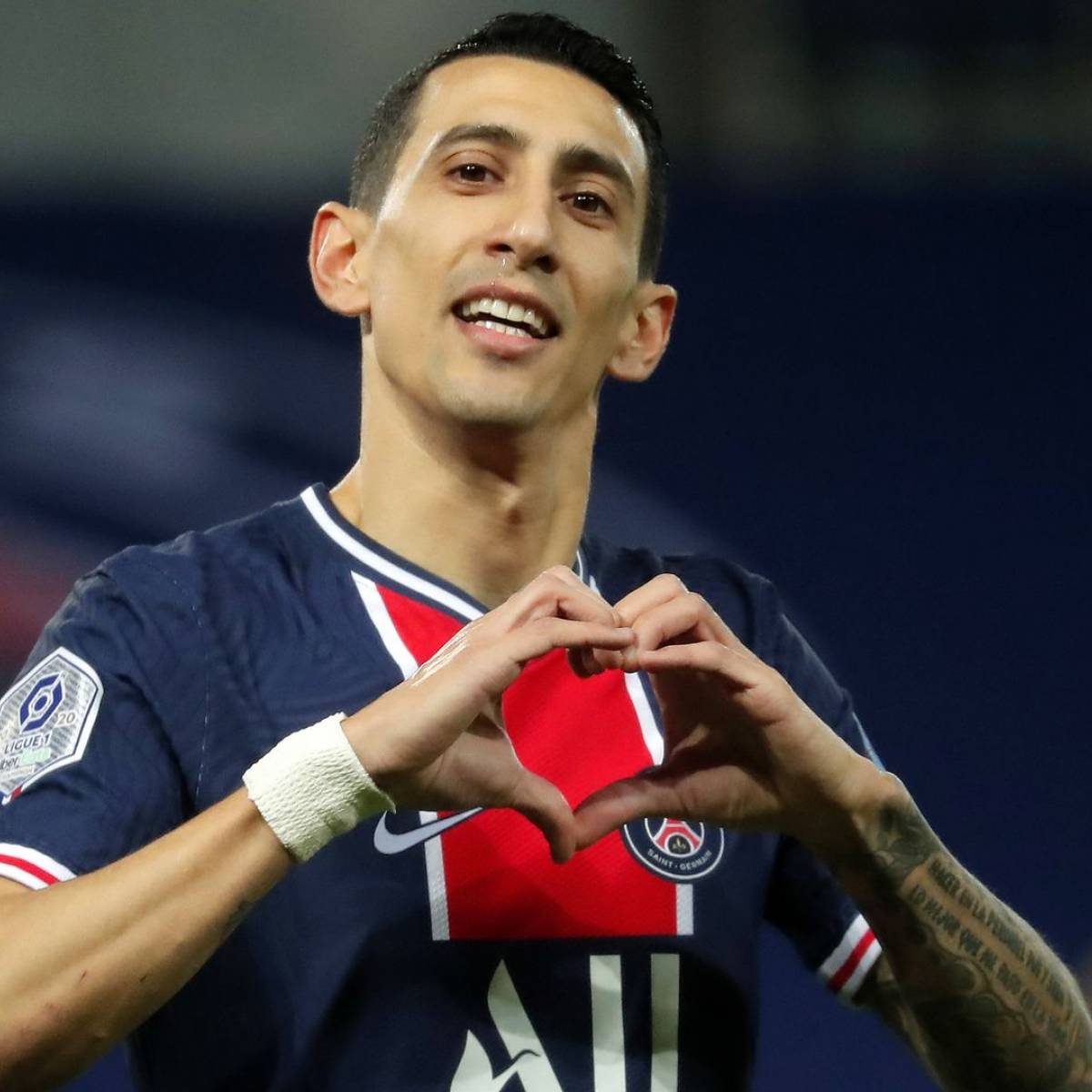 eedvk's tweet photo. Di Maria                       Dix mariages https://t.co/GdgqxfEExM