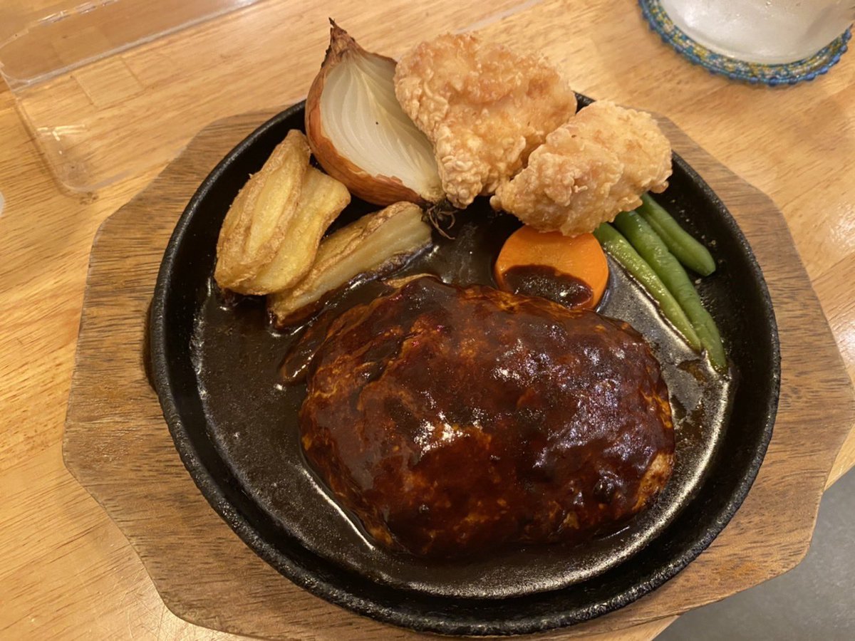 roushi2018's tweet photo. 2021年10月6日。
東大阪市足代新町2-2

#ボブバーグ
#BobBurg

食べログで
東大阪　ハンバーグ
で検索、1番美味しい店を探し、

#YouTube の #くぼゆか さんの動画を参考にしての来店。

ハンバーグは、口に入れるとフワフワ、海老フライは、身がギッシリで美味しかったです！ https://t.co/JJkxd198cA