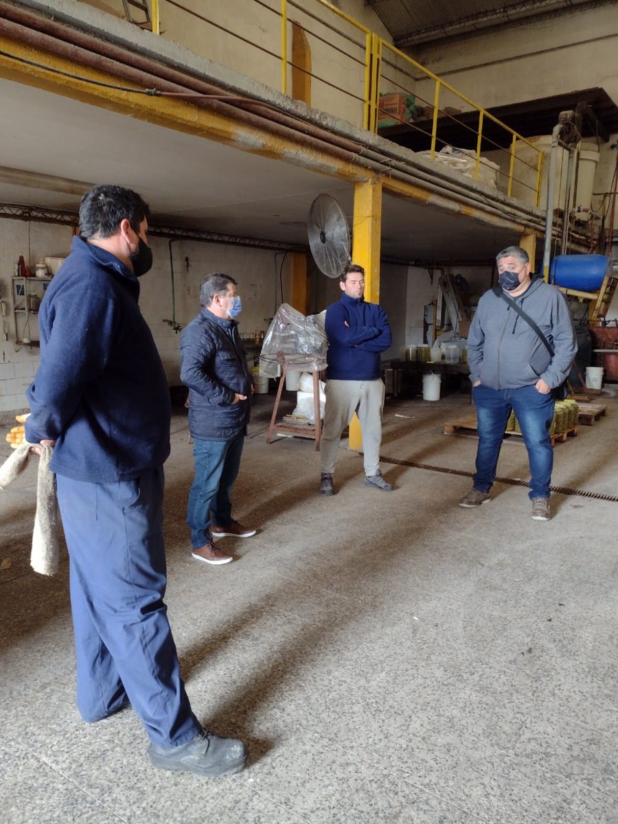 Aguero_M_A's tweet photo. Hoy visite la empresa 𝗘𝗹 𝗦𝘂𝗿𝗲𝗻̃𝗼 una reliquia bahiense con 73 años de historia, guiada por Tamburini padre y continuando por su hijo Hugo.
Los trabajadores, el principal valor de la empresa, junto con #STIAPBA me expresaron su pensamiento sobre la situación laboral https://t.co/mTThXZDSwN