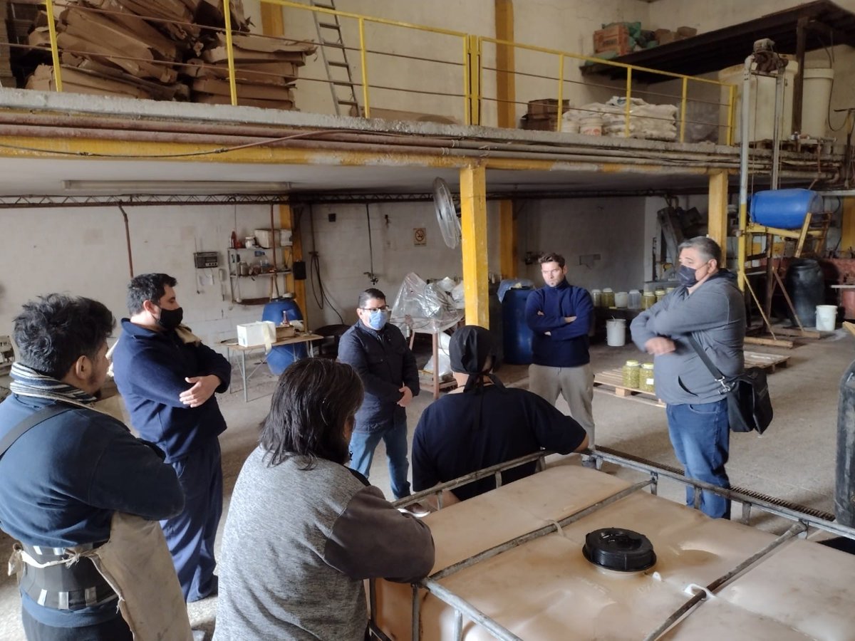 Aguero_M_A's tweet photo. Hoy visite la empresa 𝗘𝗹 𝗦𝘂𝗿𝗲𝗻̃𝗼 una reliquia bahiense con 73 años de historia, guiada por Tamburini padre y continuando por su hijo Hugo.
Los trabajadores, el principal valor de la empresa, junto con #STIAPBA me expresaron su pensamiento sobre la situación laboral https://t.co/mTThXZDSwN