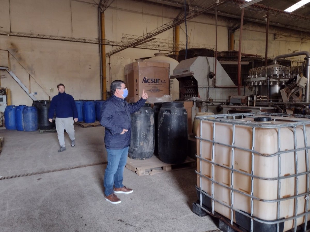 Hoy visite la empresa 𝗘𝗹 𝗦𝘂𝗿𝗲𝗻̃𝗼 una reliquia bahiense con 73 años de historia, guiada por Tamburini padre y continuando por su hijo Hugo. 
Los trabajadores, el principal valor de la empresa, junto con #STIAPBA me expresaron su pensamiento sobre la situación laboral