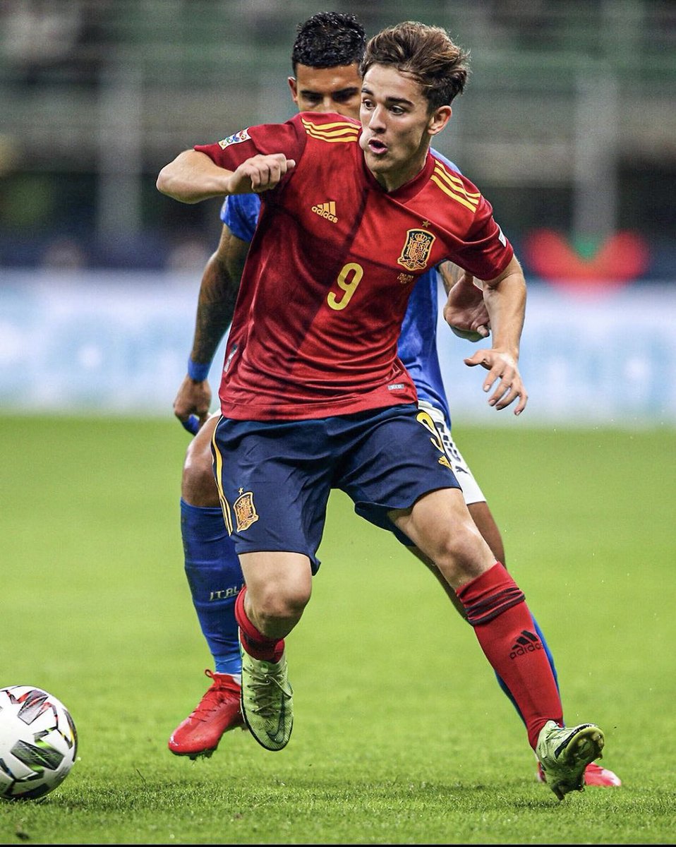 ScoutPlyr's tweet photo. Gavi contre l’Italie:

✅84 minutes jouées
✅69 ballons touchés
✅53 passes (88,68 % réussies)
✅4 tacles réussis (100%)

Des débuts en sélection réussis pour le jeune joueur du FC Barcelone, à seulement 17 ans 💎

#NationsLeague #ITAESP #football #soccer #futbol #Barca https://t.co/HnZ9JDYM85