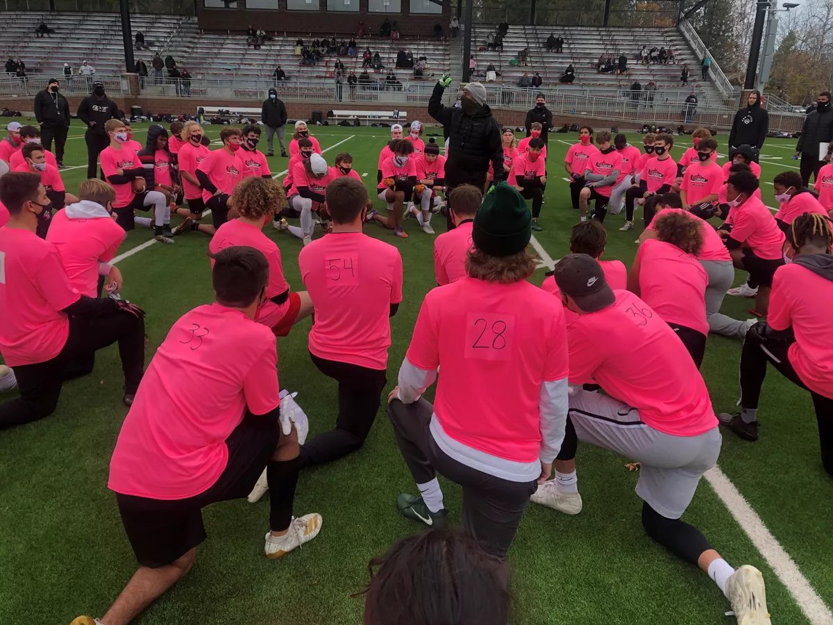 CleatsV's tweet image. Former Eastern Washington wide receivers coach Jay Dumas @coachdu1 speaks to players at the @CleatsV Cancer High School Showcase on Nov. 7, 2020, in Sandpoint, Idaho. (Ryan Collingwood/The Spokesman-Review) #IdahoMoving #CovidSolution #Claimit spokesman.com/stories/2020/n…