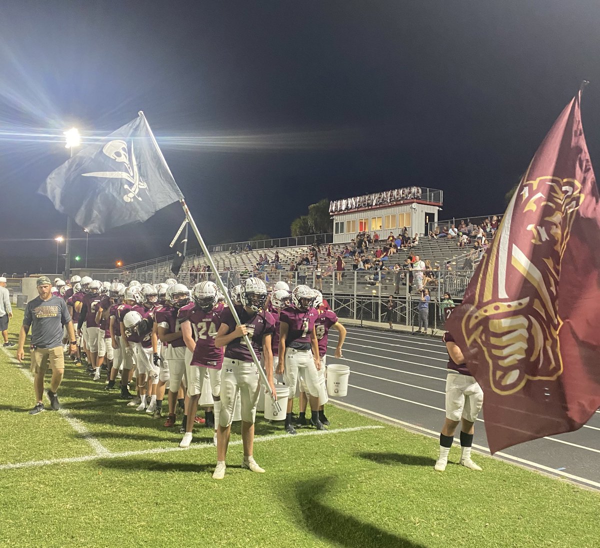 RiverdaleFB's tweet photo. FUTURE AT THE DALE IS BRIGHT‼️

Young guys rolling along…🔥

14-0 vs @FortMyersHS 
26-0 vs @BonitaSpringsHS 

#Different 
#SellGold #RiseUp 🏴‍☠️🏈 https://t.co/b7w6Qz2ts3