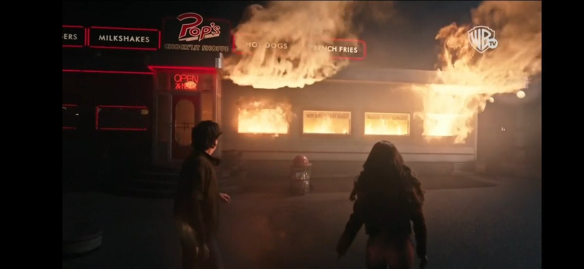 badkau_'s tweet photo. e só o comecinho de #Riverdale já deixou o meu coração na mão https://t.co/iBnRkuHu7z