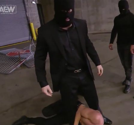 MenWrest's tweet photo. THIS IS THE BIGGEST SIGNING IN AEW HISTORY! 

#AEWDynamite https://t.co/Vamc0bbVqD