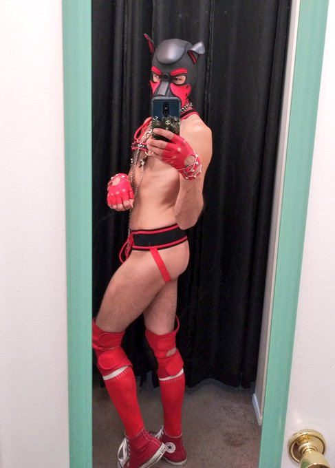 2 pic. ?I need someone to touch my butt... ? #gaypuppyplay #jocktober #humanpet #gaypup #petplay #gay