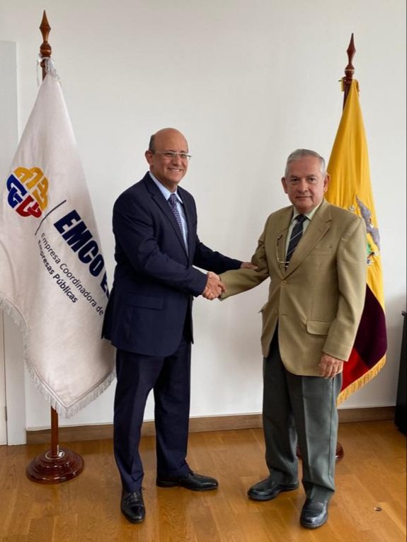 UPacifico_EC's tweet photo. Felicitamos al VALM. Johnny Estupiñan, ex Decano de la Facultad Del Mar y Medio Ambiente, por su nombramiento como Gerente General de FLOPEC. Consta en la fotografía con el ministro Hernán Luque , Presidente del directorio de la EMCO, en el acto de posesión. https://t.co/IYbySpqoYi