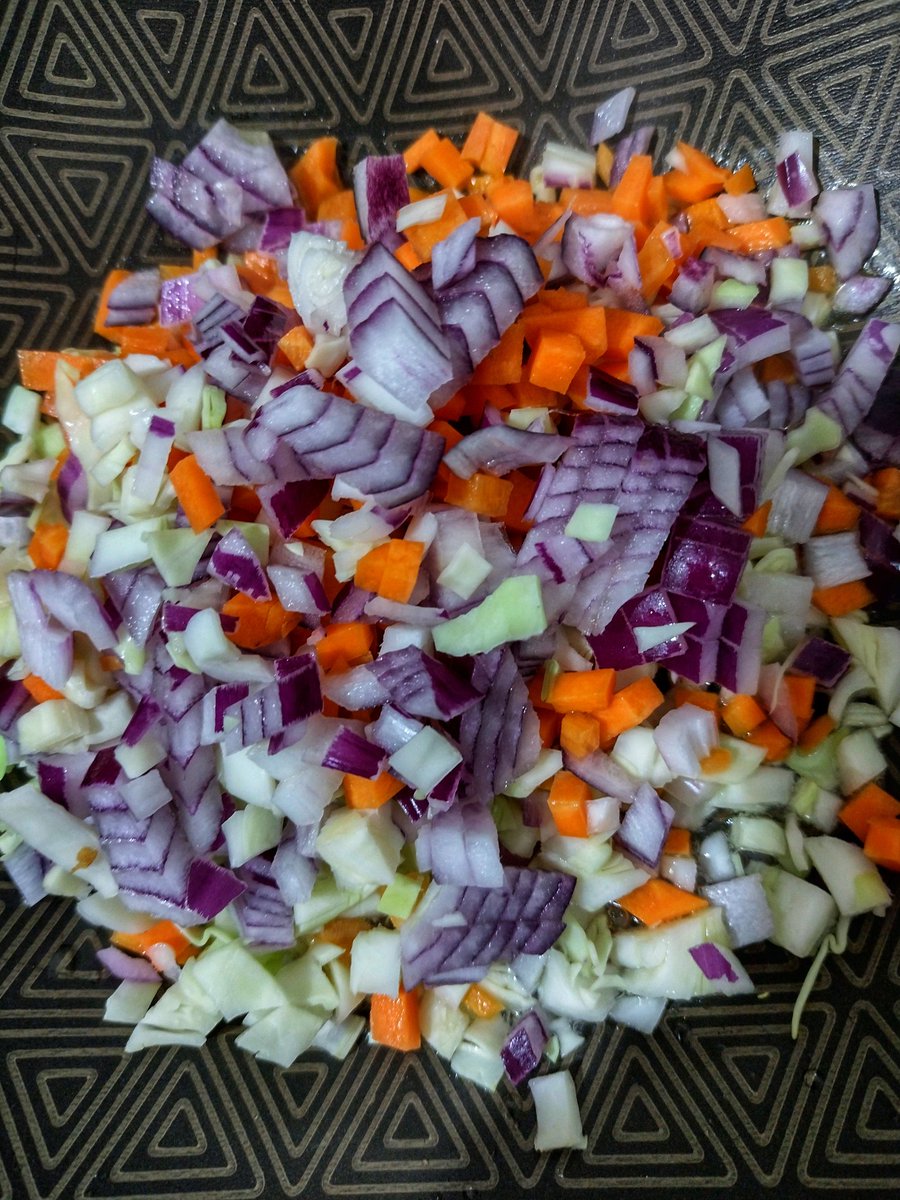 cocinamemoria's tweet photo. Chicharrón de pescado, arroz salteado con verduras y conserva de rábanos dulces. #comersabroso https://t.co/HNjJPi3qCk