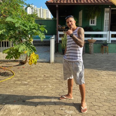 Hugoalves_'s tweet photo. #NovaFotoDoPerfil https://t.co/BULwiG3j8M