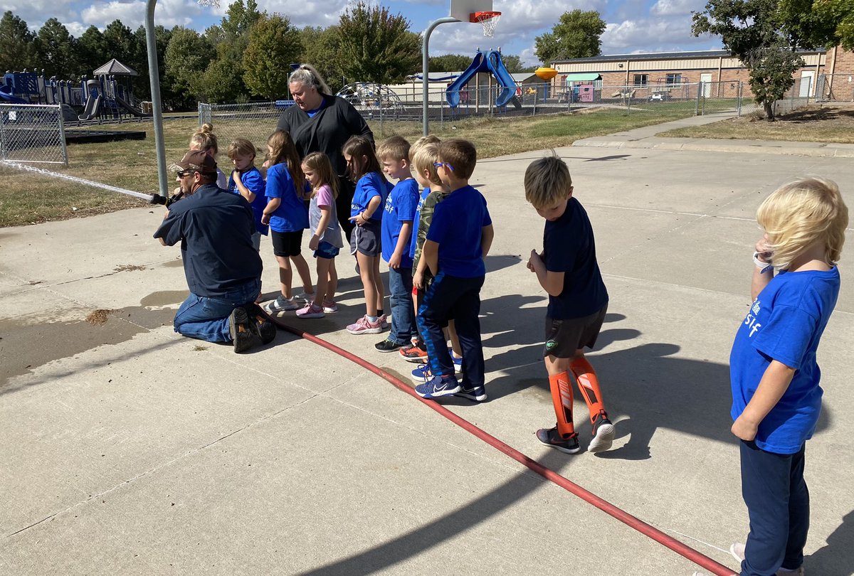 mmans15's tweet photo. A big thank you to the Blue Hill Fire Department for taking time to give fire truck rides today!🚒#bhleads https://t.co/mCDrtfr338