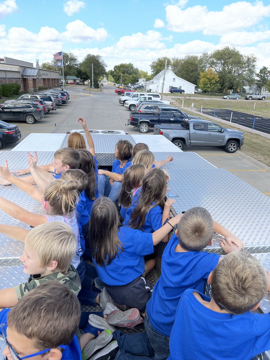 mmans15's tweet photo. A big thank you to the Blue Hill Fire Department for taking time to give fire truck rides today!🚒#bhleads https://t.co/mCDrtfr338